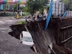 Mumbai Landslide: चुनाभट्टी येथे 50 फूट खोलपर्यंत जमीन खचली; जवळपास 40 ते 50 वाहनं खड्ड्यात कोसळली