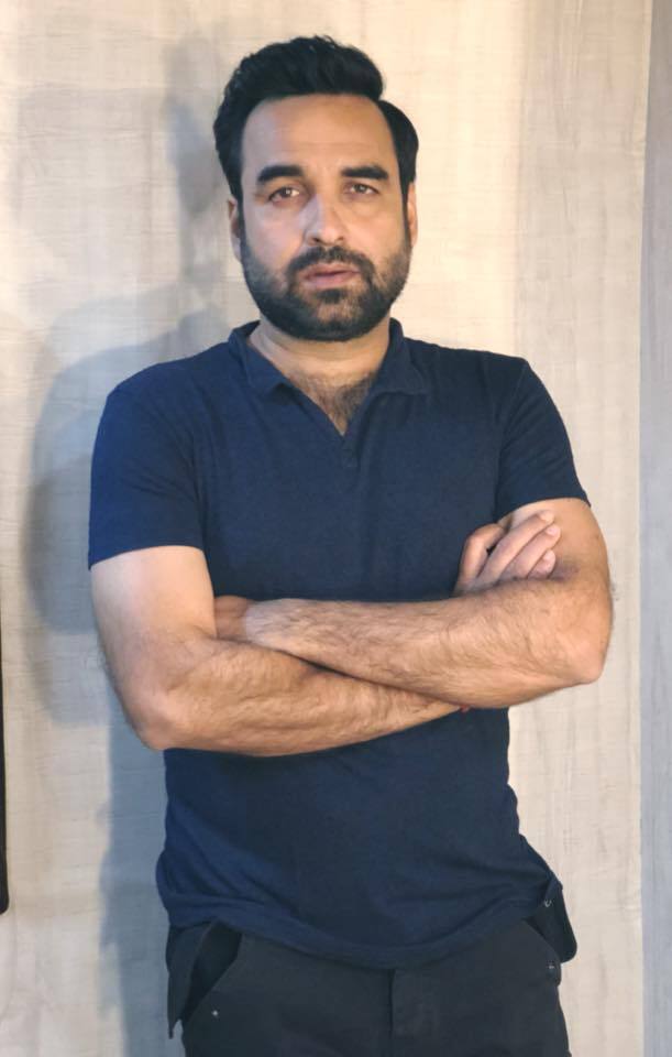 पंकज त्रिपाठी ने दो साल तक होटल की नौकरी की और फिर अपने सपनों को पूरा करने दिल्ली पहुंच गए. उन्होंने एक्टिंग को धार देने के लिए नेशनल स्कूल ऑफ ड्रामा में एडमिशन लिया और कोर्स पूरा किया.
