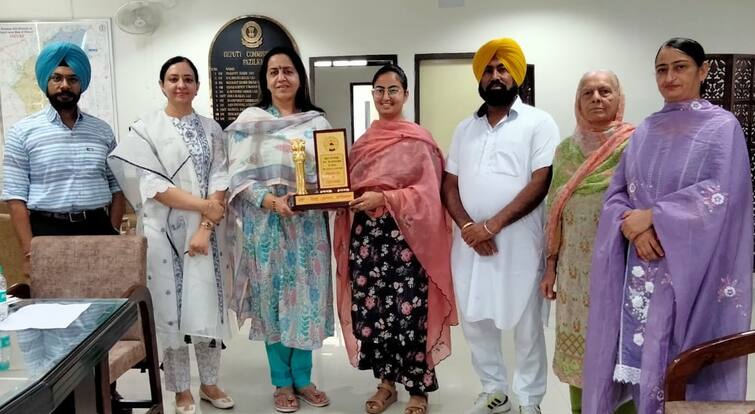 scientist priyamdeep kaur honoured ਪੰਜਾਬ ਦਾ ਨਾਮ ਰੋਸ਼ਨ ਕਰਨ ਵਾਲੀ ਪ੍ਰਿਅਮਦੀਪ ਕੌਰ ਨੂੰ ਕੀਤਾ ਗਿਆ ਸਨਮਾਨਿਤ