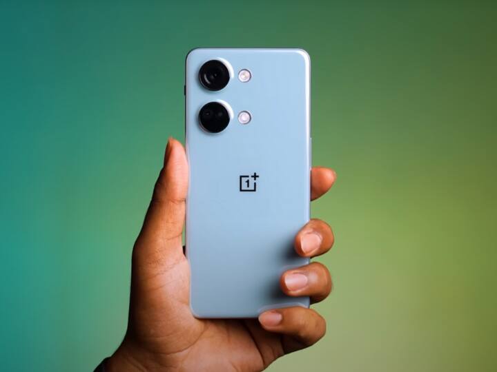 Oneplus ने 2 स्मार्टफोन बीते दिन लॉन्च किये थे. Oneplus Nord 3 का लोग बेसब्री से इंतजार कर रहे थे जो कल लॉन्च हो गया है. इसमें आपको 6.74 इंच 1.5K OLED डिस्प्ले,50MP IMX890 OIS प्राइमरी कैमरा,5000mAh की बैटरी और एंड्रॉइड 13 का सपोर्ट मिलता है.