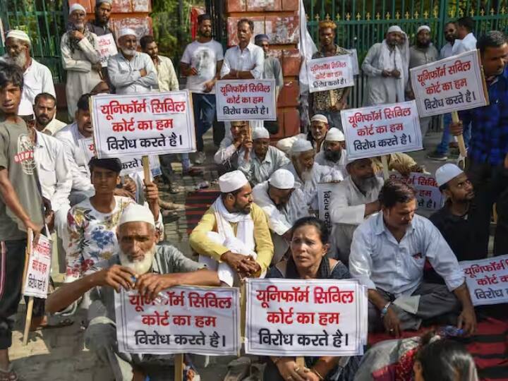 यूसीसी पर AIMPLB को मिला कांग्रेस का समर्थन, कहा- जहां मुसलमानों की आबादी, वहां खोलेंगे शरई अदालत Uniform Civil Code AIMPLB claims support of Congress Shiv Sena NCP says will ask time to Meet PM Modi यूसीसी पर AIMPLB को मिला कांग्रेस का समर्थन, कहा- जहां मुसलमानों की आबादी, वहां खोलेंगे शरई अदालत