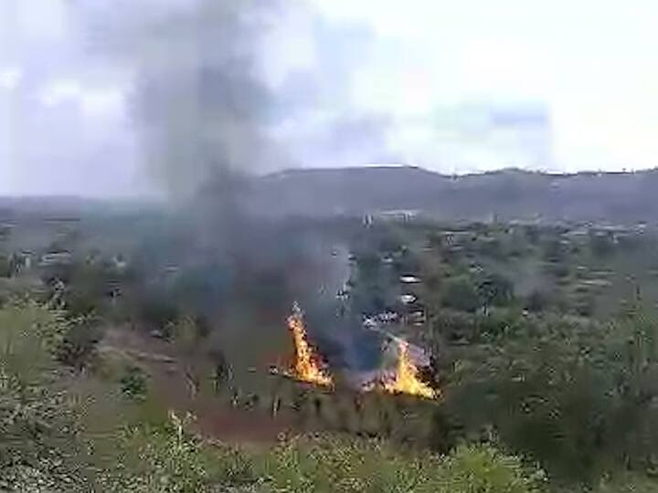 जखमींना उपचारासाठी पाथर्डी येथील उपजिल्हा रुग्णालयात दाखल करण्यात आलं आहे.