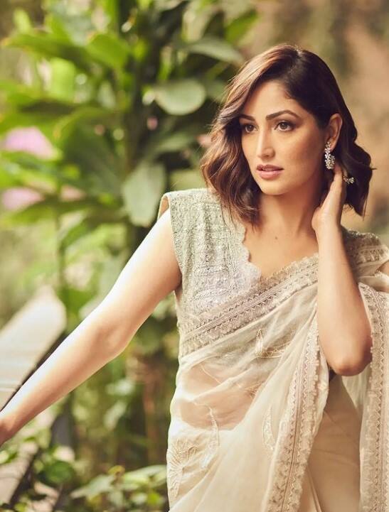 यामी गौतम- यामी गौतम और सनी कौशल ने नेटफ्लिक्स की फिल्म चोर निकल के भागा में काम किया था. लोगों को फिल्म में यामी का काम बहुत पसंद आया था. इंस्टाग्राम पर उन्हें 2 करोड़ लोग फॉलो करते हैं.