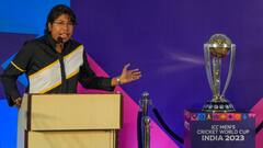 কলকাতায় পৌঁছল বিশ্বকাপ ট্রফি, স্বাগত জানতে উপস্থিত ঝুলন গোস্বামী