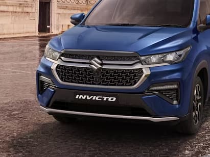 Maruti Suzuki Invicto : मारूती सुझुकीच्या या कारची स्पर्धा Kia Carnival आणि Toyota Innova Crysta सारख्या कारबरोबर केली जाणार आहे.