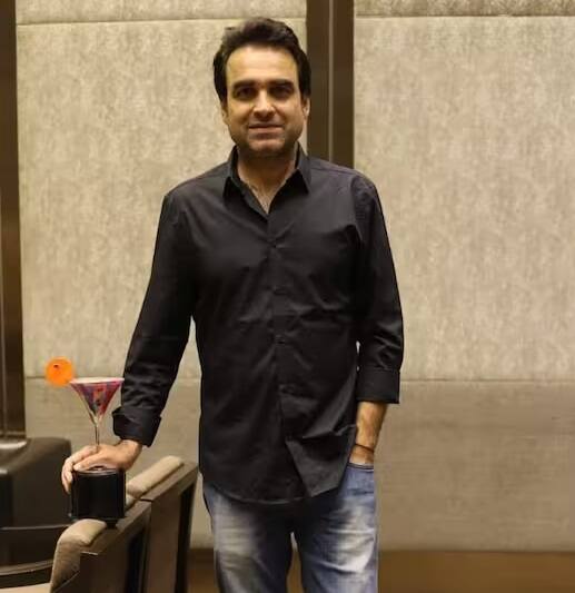 મિર્ઝાપુરના કાલીન ભૈયા એટલે કે પંકજ ત્રિપાઠી આજે ફિલ્મ ઈન્ડસ્ટ્રીમાં કોઈ ઓળખ પર નિર્ભર નથી. પોતાના શાનદાર અભિનય અને ઉત્કૃષ્ટ ડાયલોગ ડિલિવરીના કારણે આ અભિનેતાએ દર્શકોમાં પોતાની આગવી છાપ છોડી છે.
