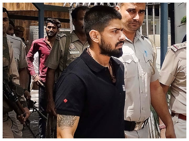 Lawrence Bishnoi gang Interpol red corner notice issued against two gangsters ANN Lawrence Bishnoi Gang: लॉरेंस बिश्नोई गैंग पर कसता जा रहा शिकंजा, दो गैंगस्टर्स के खिलाफ रेड कॉर्नर नोटिस हुआ जारी