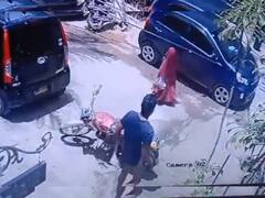 बुर्का-हिजाब में भी सेफ नहीं महिलाएं! दिनदहाड़े सरेआम रेप की कोशिश का सामने आया ये खौफनाक Video