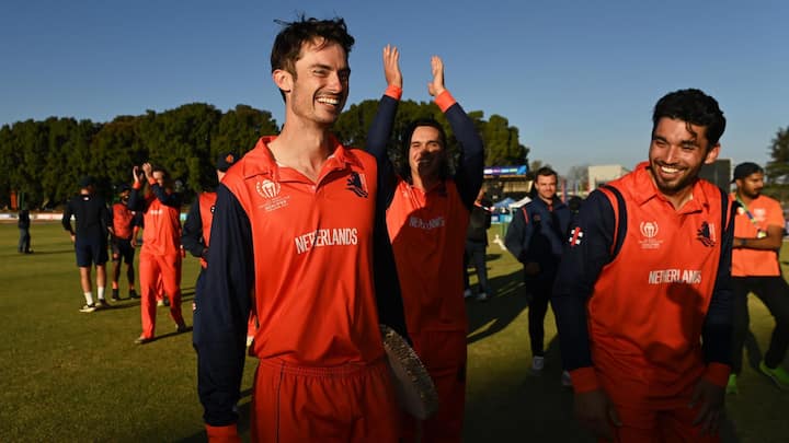 বিশ্বকাপের যোগ্যতা অর্জনের জন্য ডু অর ডাই ম্যাচে স্কটল্যান্ডসের মুখোমুখি হয়েছিল নেদারল্যান্ডস। বিশ্বকাপে পৌঁছতে শুধু জয় নয়, প্রয়োজন ছিল বড় ব্যবধানে জয়।