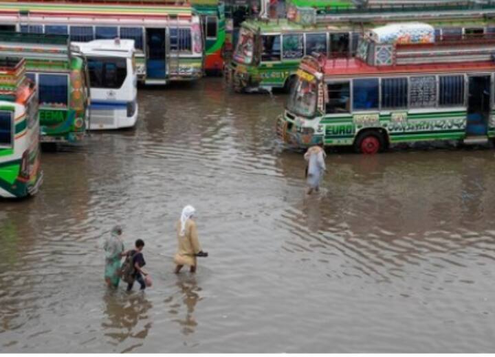 Heavy monsoon rains return to Pakistan a year after deadly floods Pakistan Flood: बाढ़ के कारण कंगाल हो चुके पाकिस्तान में फिर बिगड़ सकते हैं हालात, भारी बारिश ने मचाया जमकर तांडव
