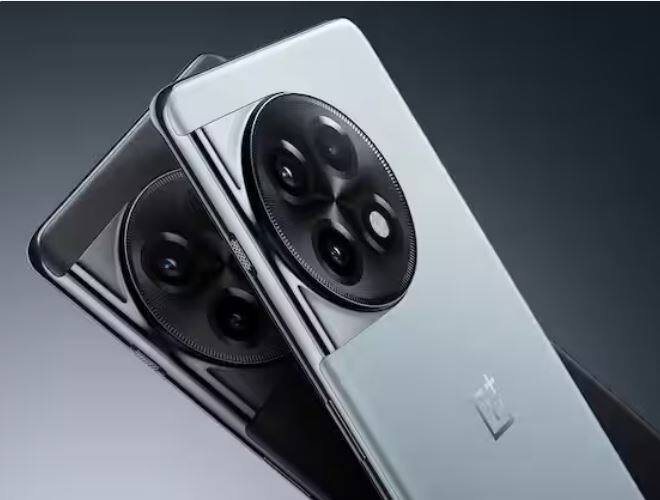 OnePlus 11R: ਤੁਹਾਡੇ ਇਸ ਬਜਟ ਵਿੱਚ, ਤੁਸੀਂ ਕਹਿ ਸਕਦੇ ਹੋ ਕਿ ਇਹ ਸਮਾਰਟਫੋਨ ਪੈਸੇ ਦੀ ਕੀਮਤ ਵਾਲਾ ਹੈ। OnePlus 11R 5G (Galactic Silver, 128 GB)(8 GB RAM) ਦੀ ਕੀਮਤ ਇਸ ਸਮੇਂ ਫਲਿੱਪਕਾਰਟ 'ਤੇ 38,700 ਰੁਪਏ ਹੈ। ਇਸ ਵਿੱਚ 6.7 ਇੰਚ ਡਿਸਪਲੇ, 50MP ਰੀਅਰ ਕੈਮਰਾ, 5000 mAh ਬੈਟਰੀ ਹੈ। ਫੋਨ ਦੀ ਪਰਫਾਰਮੈਂਸ ਸ਼ਾਨਦਾਰ ਹੈ।