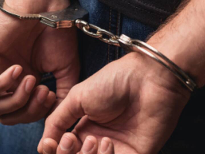 Pakistan-Israel: इजराइल में अवैध रूप से काम करना पड़ा भारी! पाकिस्तान ने 5 नागरिकों को किया गिरफ्तार Pakistan govt officer arrest 5 citizens for working for four to seven years in Israel's Tel Aviv city in violation of the Passport and Immigration Act Pakistan-Israel: इजराइल में अवैध रूप से काम करना पड़ा भारी! पाकिस्तान ने 5 नागरिकों को किया गिरफ्तार