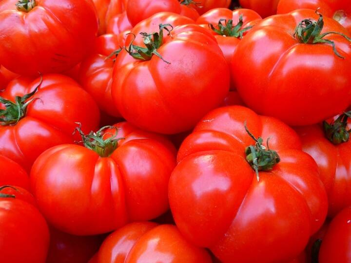 Tomato price hike These are the daily used things in Delhi which will look cheaper next to tomato डेली यूज की वह चीजें जो वैसे तो महंगी लगती हैं, लेकिन टमाटर के आगे लग रही सस्ती