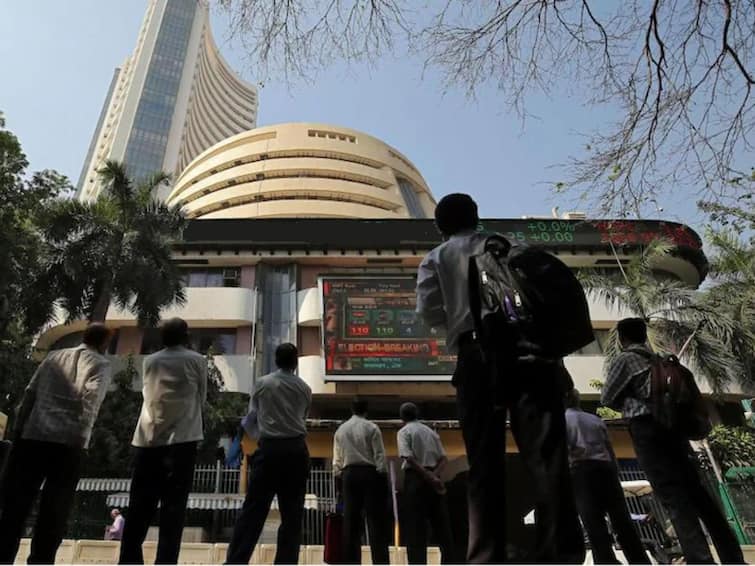 Stock Market valuation of BSE-listed firms hit lifetime peak of Rs 301.10 lakh cr BSE: క్రేజీ మార్క్‌ దాటిన బీఎస్‌ఈ లిస్టెడ్‌ కంపెనీలు, లైఫ్‌లో ఒక్కసారే ఇలాంటిది చూస్తాం