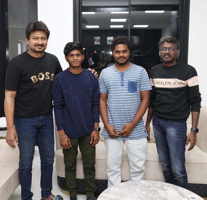 தற்போது சிறுவயது அதிவீரன் கதாபாத்திரத்தில் நடித்த  சூர்யாவை, உதயநிதி ஸ்டாலினும் மாரி செல்வராஜும் சந்தித்துள்ளனர்.