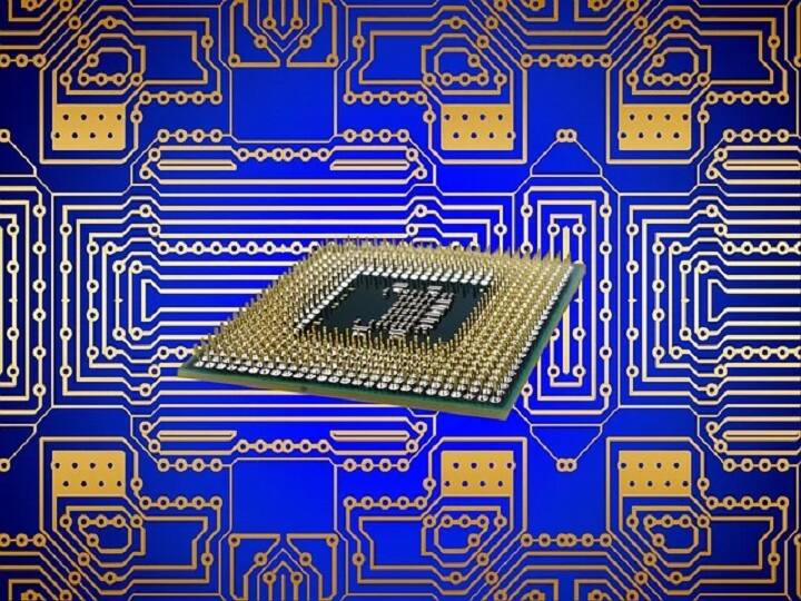 प्रोसेसर (CPU): सेंट्रल प्रोसेसिंग यूनिट स्मार्टफोन (Smartphone) का ब्रेन कहलाता है, जो निर्देशों को अमल करने और कैलकुलेट करने के लिए जिम्मेदार है. प्रोसेसर (Processor) डिवाइस को पावर उपलब्ध करता है और सभी कामों और प्रोसेस को मैनेज करता है.