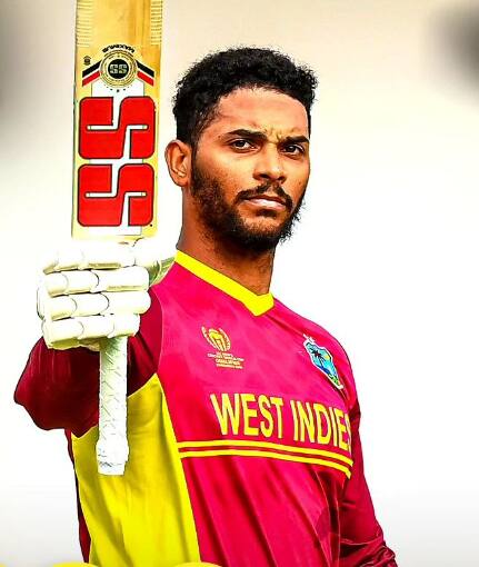 வெஸ்ட் இண்டீஸ் அணியின் தொடக்க ஆட்டக்காரர் பிராண்டன் கிங் சதம் அடித்து அசத்தினார். 104 பந்துகளை எதிர்கொண்ட அவர் 15 பவுண்டரிகளுடன் 100 ரன்கள் எடுத்தார்