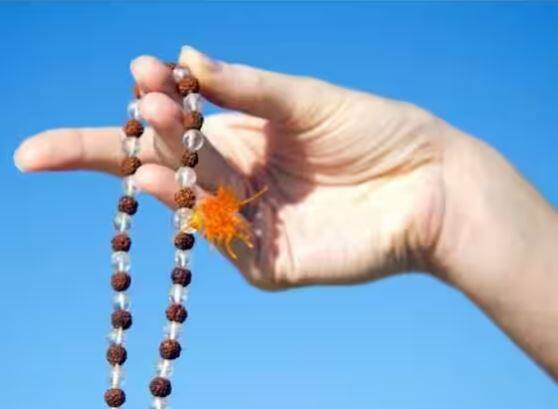 ਹਰ ਰੁਦਰਾਕਸ਼ ਦਾ ਆਪਣਾ ਮਹੱਤਵ ਹੈ। ਜੇਕਰ ਇਸ ਨੂੰ ਪਹਿਨ ਕੇ ਨਿਯਮਾਂ ਦੀ ਪਾਲਣਾ ਕੀਤੀ ਜਾਵੇ ਤਾਂ ਗ੍ਰਹਿਆਂ ਦੀ ਅਸ਼ੁਭਤਾ ਤੁਹਾਨੂੰ ਛੂਹ ਵੀ ਨਹੀਂ ਸਕਦੀ।