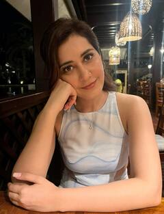 Raashii Khanna: 'விளம்பர இடைவெளி மாலையில் உன் திருமுகம் திறக்கின்ற வேளையில்' இன்ஸ்டாவை பற்ற வைக்கும் ராஷி கண்ணாவின் க்ளிக்ஸ்!