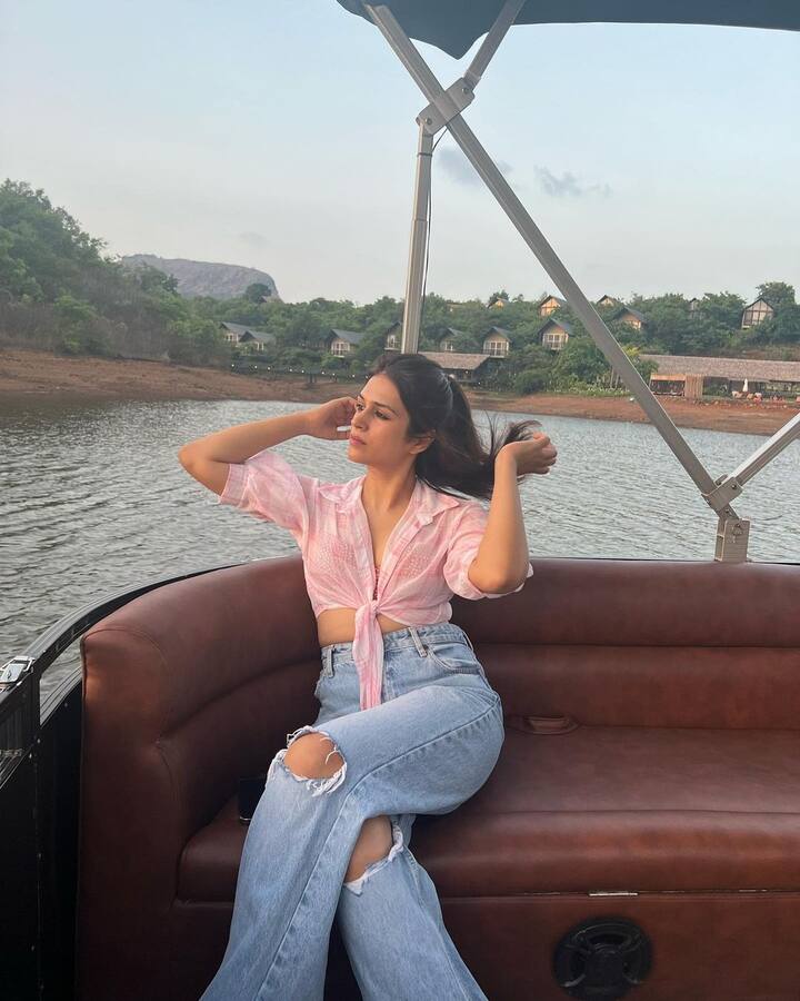 సోషల్ మీడియాలోనూ యాక్టీవ్ గా ఉంటుంది శ్రద్దా.