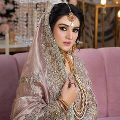 Mahira Khan से लेकर इकरा अजीज तक, खूबसूरती के मामले में पाकिस्तान की ये हसीनाएं बॉलीवुड एक्ट्रेस को देती हैं कड़ी टक्कर