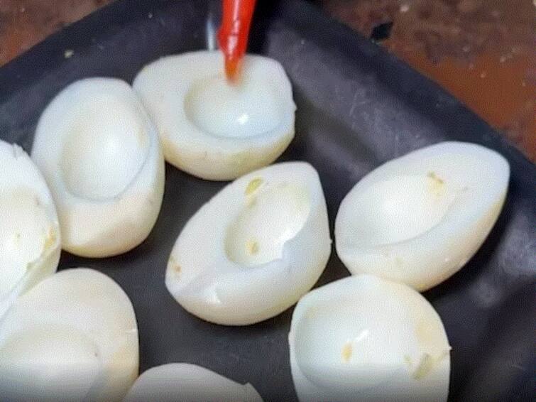 Street Vendor Makes Egg Pani Puri With Ketchup And Cream Internet Disapproves It  Street Vendor Makes Egg Pani Puri By Adding Ketchup And Cream, Internet Disapproves It 