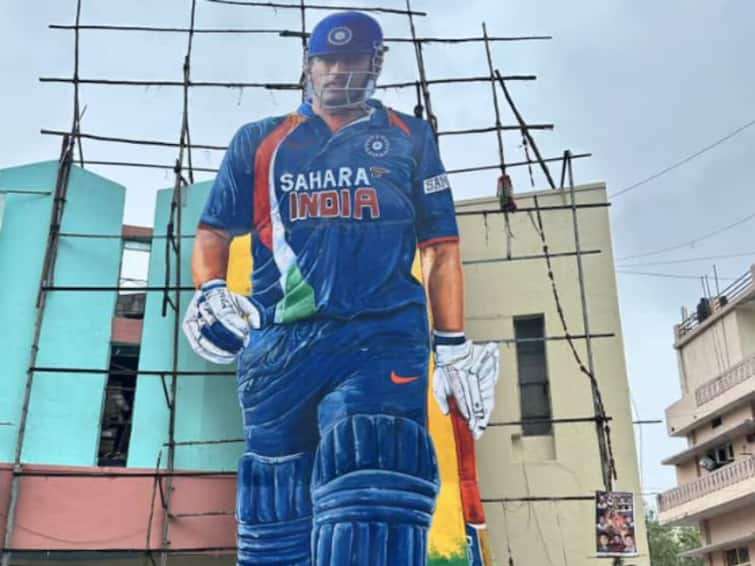 Mahendra Singh Dhoni Birthday MS Dhoni's Giant 52-Feet Cutout Erected By Fans Ahead Of CSK Star's 42nd Birthday MS Dhoni's Giant 52-Feet Cutout Erected By Fans Ahead Of CSK Star's 42nd Birthday