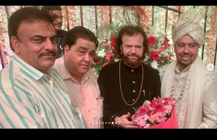 ਸੋਨੂੰ ਠੁਕਰਾਲ ਦੇ ਵਿਆਹ ਦੀਆਂ ਤਸਵੀਰਾਂ ਅਤੇ ਵੀਡੀਓ ਸੋਸ਼ਲ ਮੀਡੀਆ ਉੱਪਰ ਤੇਜ਼ੀ ਨਾਲ ਵਾਈਰਲ ਹੋ ਰਹੇ ਹਨ, ਜਿਨ੍ਹਾਂ ਨੂੰ ਪ੍ਰਸ਼ੰਸਕਾਂ ਵੱਲੋਂ ਲਗਾਤਾਰ ਵਧਾਈਆਂ ਦਿੱਤੀਆਂ ਜਾ ਰਹੀਆਂ ਹਨ। ਤੁਸੀ ਵੀ ਵੇਖੋ ਇਹ ਵੀਡੀਓ ਅਤੇ ਤਸਵੀਰਾਂ...