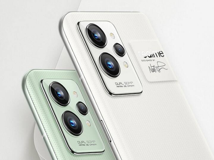 Realme GT 2 Pro: रीयलमी ब्रांड में यह स्मार्टफोन इस बजट में आपकी पसंद बन सकता है. अमेजन पर इसकी कीमत फिलहाल 39,870 रुपये है. इसमें 6.7 इंच Quad HD Display है. कैमरे की बात करें तो इसमें 50MP + 50MP + 2MP रीयर कैमरा सेटअप है. सेल्फी के लिए 32MP कैमरा है. आपको इसमें 5000 mAh लीथियम आयन बैटरी मिलती है.