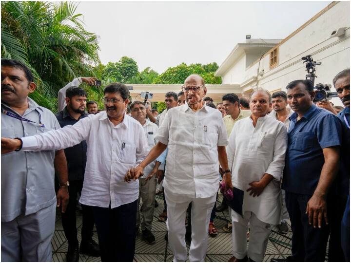 शरद पवार ने कहा कि राज्य की स्थिति बदलेगी. वहां राष्ट्रवादी कांग्रेस, कांग्रेस और उद्धव ठाकरे की नेतृत्व वाली शिवसेना को महाराष्ट्र की जनता हुकूमत देगी.