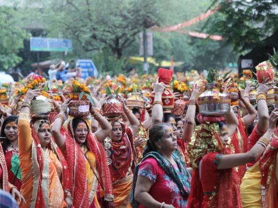 In Pics: दिल्ली में आज से शुरू हुई बागेश्वर सरकार की हनुमंत कथा, 11000 महिलाओं ने निकाली कलश यात्रा, देखें तस्वीरें In Pics: दिल्ली में आज से शुरू हुई बागेश्वर सरकार की हनुमंत कथा, 11000 महिलाओं ने निकाली कलश यात्रा, देखें तस्वीरें