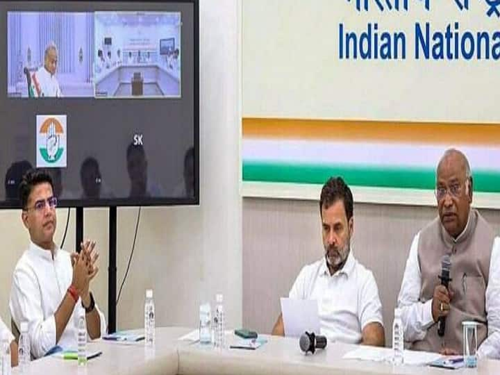 Deputy CM post for Sachin pilot Rahul Gandhi to make crucial announcement on friday know more details உட்கட்சி பூசல்..சத்தீஸ்கர் ஃபார்முலாவை கையில் எடுத்த கார்கே..பைலட்டுக்கு மீண்டும் துணை முதலமைச்சர் பதவி?