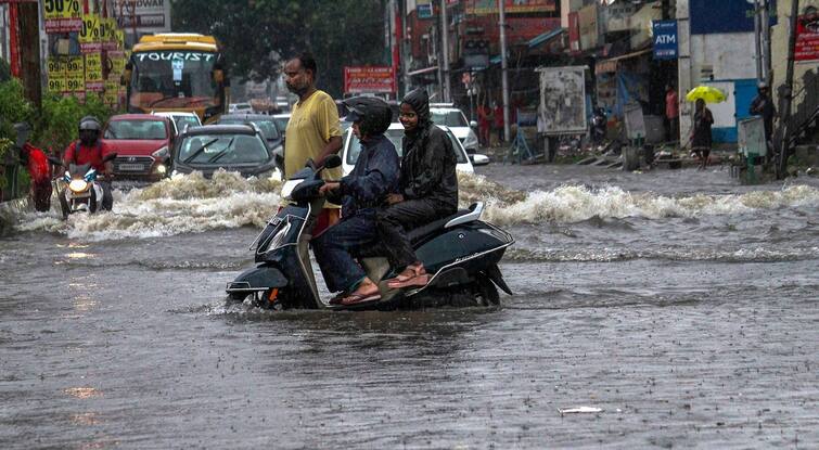 Weather Update News Heavy rain warning in many states of the country today Weather Update : देशात अनेक राज्यात आज मुसळधार पावसाचा इशारा, वाचा हवामान विभागाचा अंदाज