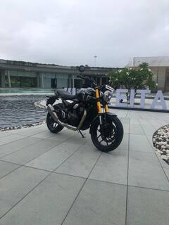 Bajaj Bike : ट्रायम्फ- बजाजने लाँच केल्या सर्वात स्वस्त बाईक्स , पाहा किंमती