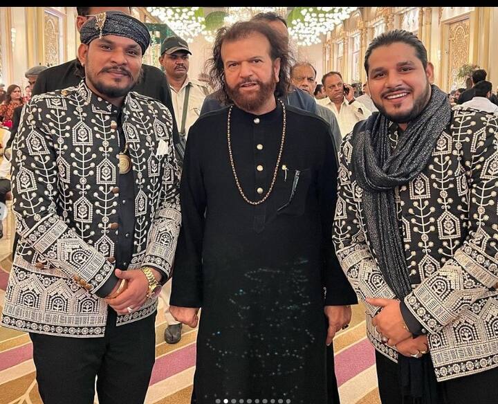 ਸੋਨੂੰ ਠੁਕਰਾਲ ਆਪਣੇ ਸੋਸ਼ਲ ਮੀਡੀਆ ਹੈਂਡਲ ਉੱਪਰ ਅਕਸਰ ਪ੍ਰਸ਼ੰਸਕਾਂ ਨਾਲ ਤਸਵੀਰਾਂ ਸ਼ੇਅਰ ਕਰਦੇ ਰਹਿੰਦੇ ਹਨ। ਜਿਨ੍ਹਾਂ ਨੂੰ ਪ੍ਰਸ਼ੰਸਕਾਂ ਵੱਲੋਂ ਵੀ ਬੇਹੱਦ ਪਸੰਦ ਕੀਤਾ ਜਾਂਦਾ ਹੈ।