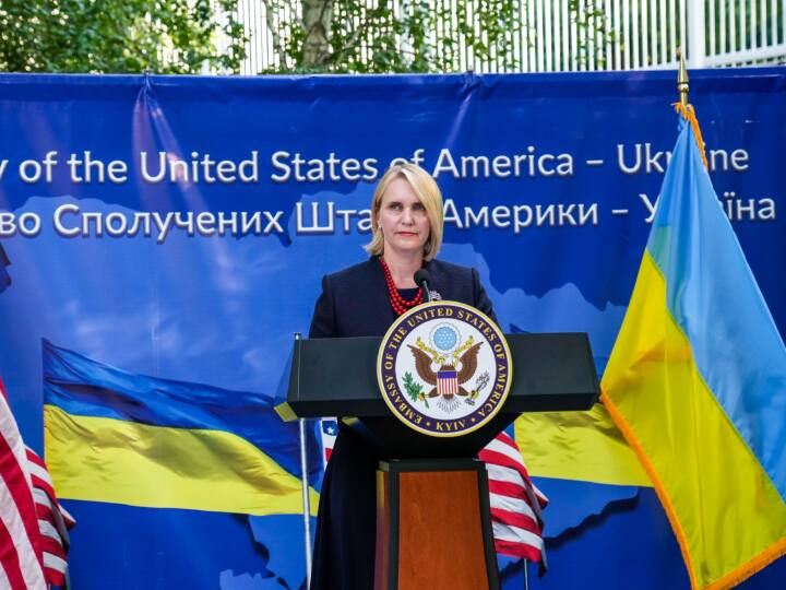 US Ambassador Bridget A Brink In Ukraine says India could play a major role to stop Russia ukraine war Russia-Ukraine War: अब तक नहीं थमा रूस-यूक्रेन युद्ध, अमेरिका का बड़ा बयान, कहा- केवल भारत ही...