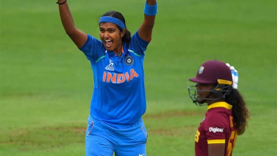 IND vs BAN: Shikha Pandey cries on camera after being left out from the Indian team IND vs BAN: বাংলাদেশ সফরে দলে সুযোগ না পেয়ে কেঁদে ভাসালেন অভিজ্ঞ ভারতীয় তারকা