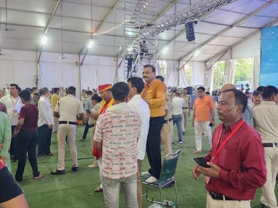 In Pics: दिल्ली में आज से शुरू हुई बागेश्वर सरकार की हनुमंत कथा, 11000 महिलाओं ने निकाली कलश यात्रा, देखें तस्वीरें In Pics: दिल्ली में आज से शुरू हुई बागेश्वर सरकार की हनुमंत कथा, 11000 महिलाओं ने निकाली कलश यात्रा, देखें तस्वीरें