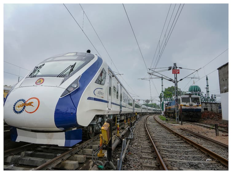 Vande Bharat Express Lucknow to Gorakhpur via Ayodhya Vande Bharat Train Route Time Gorakhpur-Lucknow Vande Bharat Express To Run Six Days A Week. Check Out Schedule, Stoppages & Train Fare