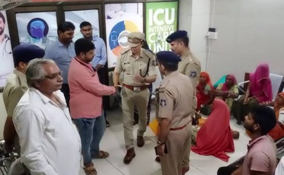 Banaskatha News:પરિવારના સામૂહિક આત્મહત્યાના પ્રયાસના કેસમાં ચોંકાવનારો ખુલાસો, એક વ્યક્તિની ભૂલે 7 લોકોના જીવ મૂક્યા જોખમમાં Shocking revelations in the family's mass suicide attempt in deesa, one person's mistake put 7 lives in danger Banaskatha News:પરિવારના સામૂહિક આત્મહત્યાના પ્રયાસના કેસમાં ચોંકાવનારો ખુલાસો, એક વ્યક્તિની ભૂલે 7 લોકોના જીવ મૂક્યા જોખમમાં