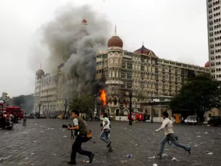 Pakistan People get angry over mumbai terrorist attack says India is responsible for Peshawar incident killed 117 children in viral youtube video Pakistan On Mumbai Attack: 26/11 हमलों पर पूछा गया सवाल तो बोला पाकिस्तानी अवाम- सब झूठ... हमारे पेशावर में 117 बच्चे भारत ने मार दिए क्या