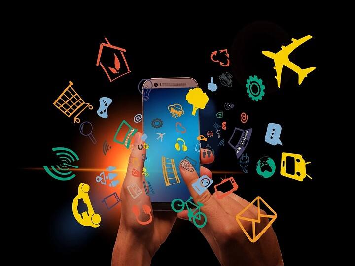 कनेक्टिविटी: स्मार्टफोन विभिन्न कनेक्टिविटी (Connectivity) ऑप्शन को सपोर्ट करते हैं, जिनमें सेल्युलर नेटवर्क (2जी, 3जी, 4जी और 5जी), वाई-फाई, ब्लूटूथ, एनएफसी (नियर फील्ड कम्युनिकेशन) और लोकेशन ट्रैकिंग के लिए जीपीएस (ग्लोबल पोजिशनिंग सिस्टम) शामिल हैं.