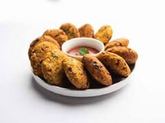 झमाझम बारिश के साथ गर्म चाय और मसूर दाल वड़े  का मिल जाए साथ तो कहना ही क्या है, दोगुना हो जायेगा मज़ा