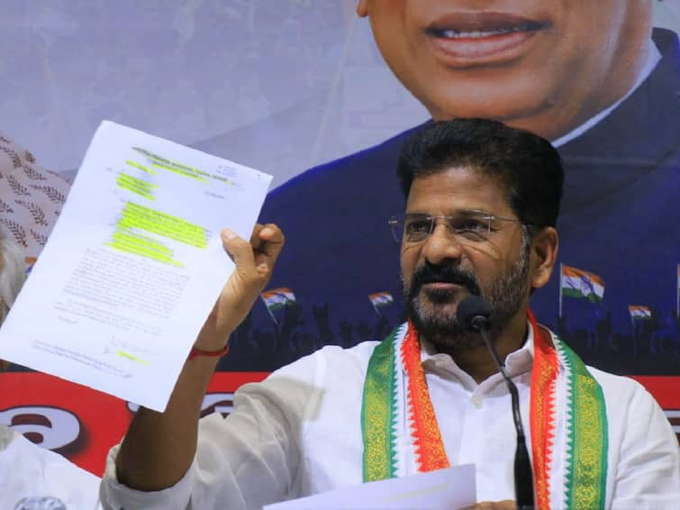 Congress is the poorest party in India says TPCC Chief Revanth reddy Telangana Congress: దేశంలో అన్నిటికన్నా కాంగ్రెస్ పేద పార్టీ, మనం జనబలంతో కొట్టాలి - రేవంత్ రెడ్డి పిలుపు