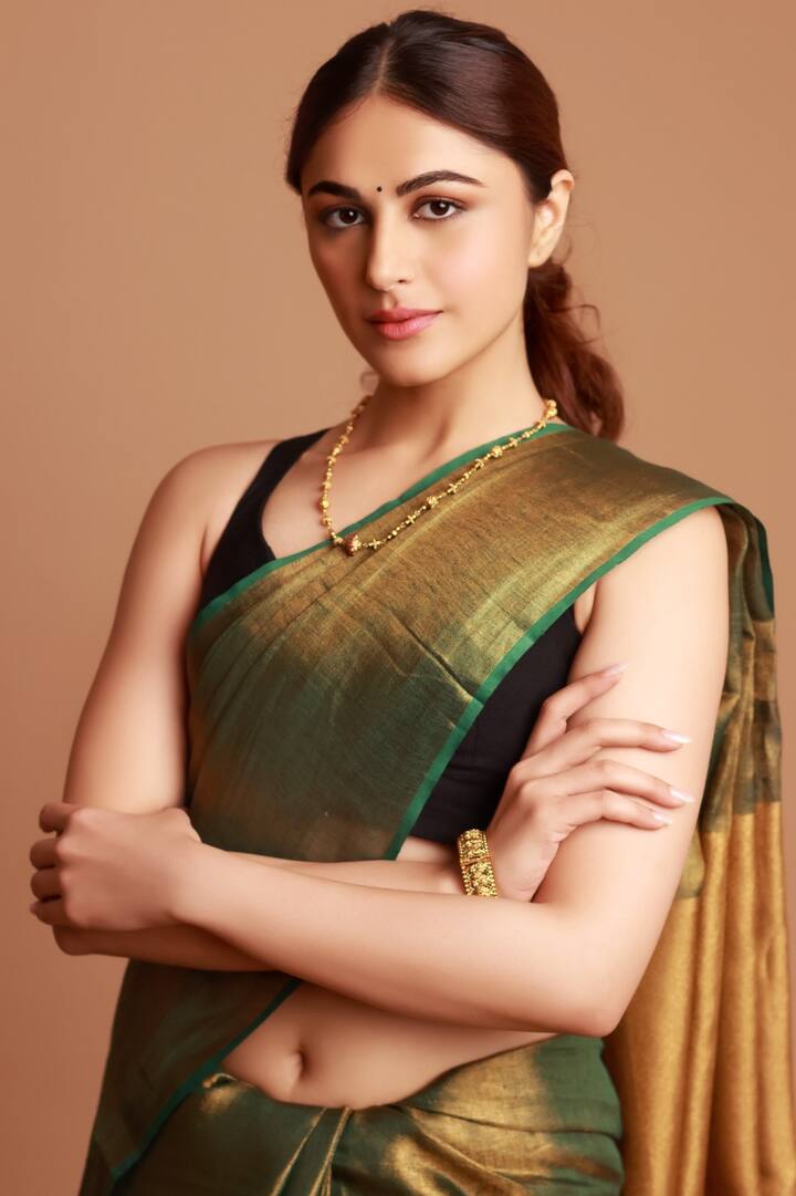 ప్రస్తుతం బాలీవుడ్ లో స్టార్ హీరోయిన్ స్థాయిలో ఫ్యాన్ ఫాలోయింగ్ పెంచుకుంది.