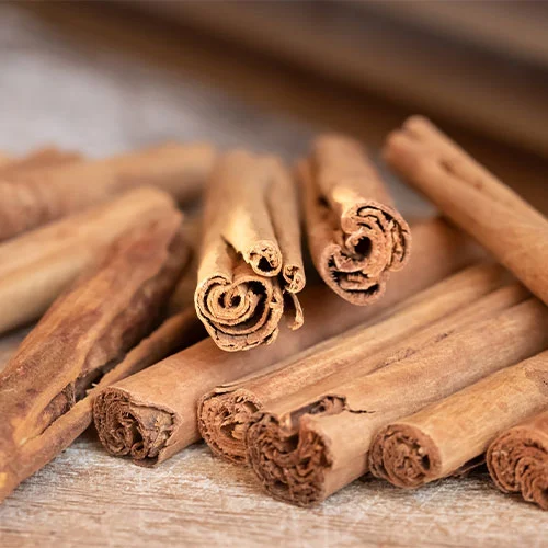 Health Tips To Control Cholesterol With Help Of Cinnamon Know In Detail News Marathi Update Health Tips : वाढतं कोलेस्ट्राॅल नियंत्रणात ठेवण्याकरता खा दालचिनी; वाचा सविस्तर
