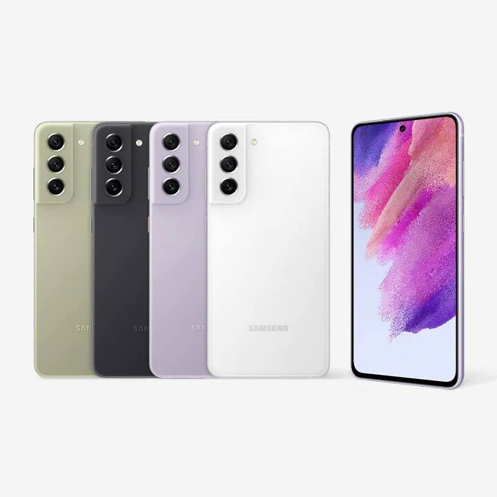 Samsung Galaxy S21 FE स्मार्टफोनमध्ये 8GB रॅम + 128GB स्टोरेज आहे. तसेच, यामध्ये 6.4 इंचाची QHD स्क्रीन आहे. 16MP ट्रिपल रियर कॅमेरा सेटअप आहे. सेल्फीसाठी 32MP फ्रंट कॅमेरा आहे. 4800 mAh बॅटरी आहे.
