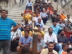 राजस्थान: उदयपुर के 400 साल पुराने मंदिर में ड्रेस कोड पोस्टर विवाद, देव स्थान विभाग ने हटाया पोस्टर, क्या है मामला?