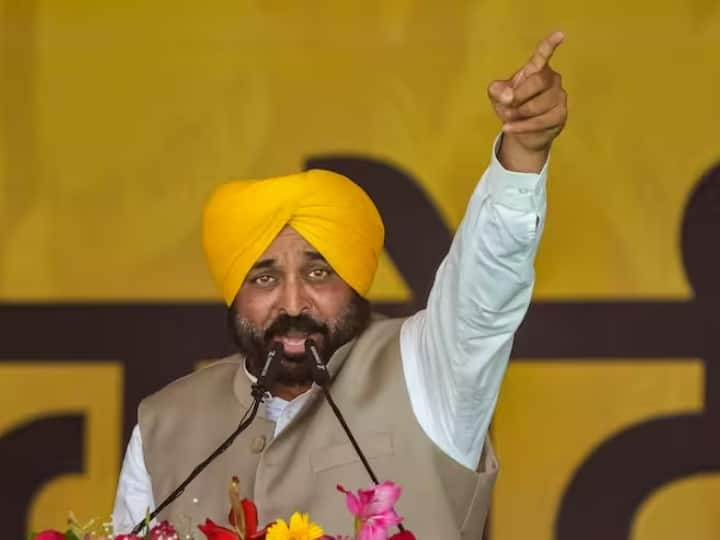 Punjab CM Bhagwant Mann wrote letter to Giriraj Singh said MNREGA wages should be increased Punjab Politics: मनरेगा मजदूरी बढ़ाने के लिए सीएम मान ने केंद्रीय मंत्री को लिखा पत्र, डेली वेज बढ़ाकर ₹381 करने की मांग