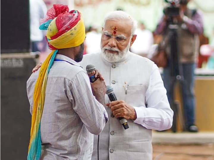 अपने गोरखपुर दौरे के दौरान पीएम मोदी वंदे भारत ट्रेनों को हरी झंडी दिखाएंगे. इसके अलावा छत्तीसगढ़ की कुछ विकास परियोजनाओं को हरी झंडी दिखाने की भी संभावना है.